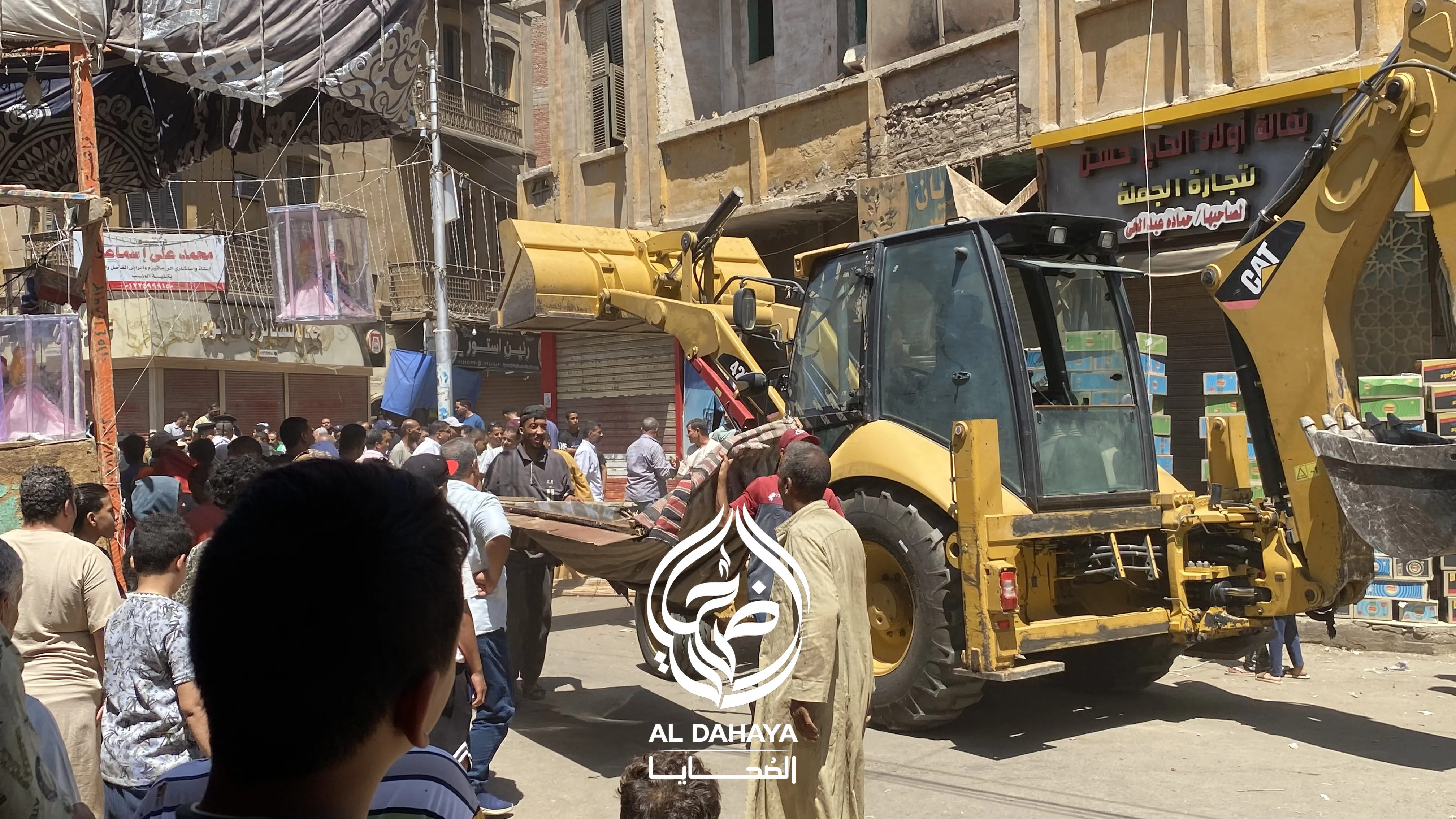 صورة 1 - حملة إزالة مكبرة في قلب مدينة المراغة.. معدات ثقيلة لمواجهة التعديات ورفع الإشغالات