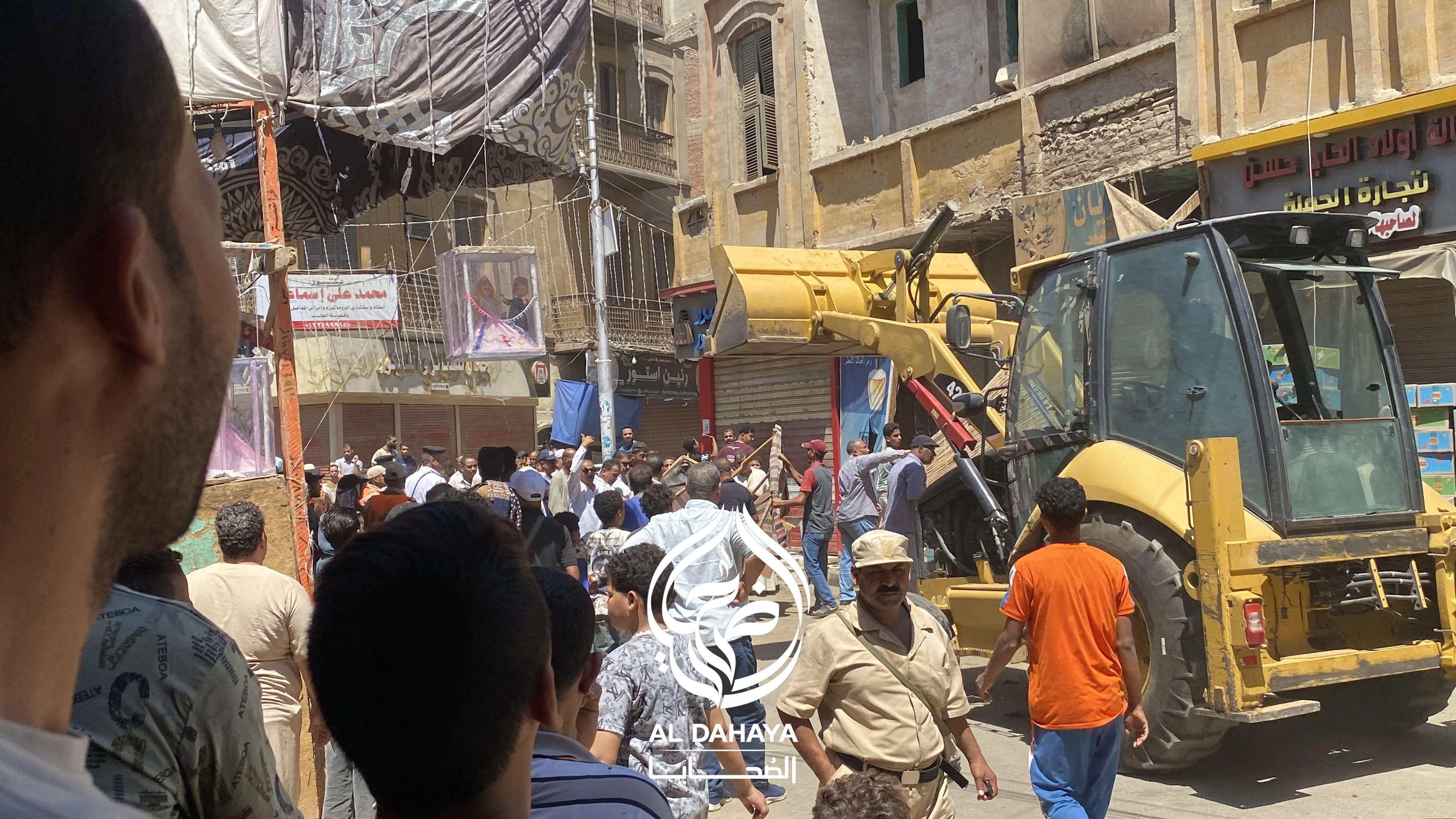 صورة 4 - حملة إزالة مكبرة في قلب مدينة المراغة.. معدات ثقيلة لمواجهة التعديات ورفع الإشغالات