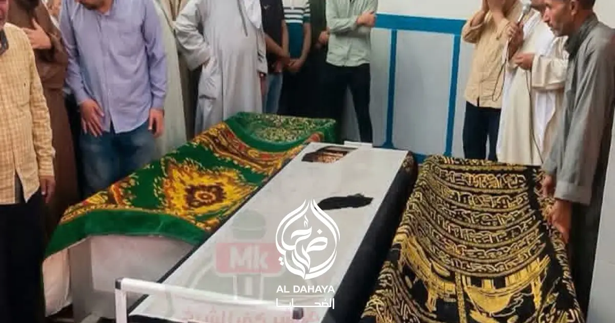 مأساة في أسيوط.. أب يودّع أبناءه الثلاثة بعد مصرعهم في حادث “توك توك” أثناء العودة من عزاء جدتهم