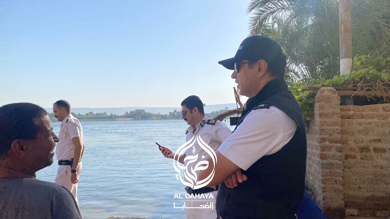صورة 3 - بالصور و الفيديو :: انتشال جثمان مجهول الهوية من مياه النيل أمام السلخانة بمركز المراغة.. 
