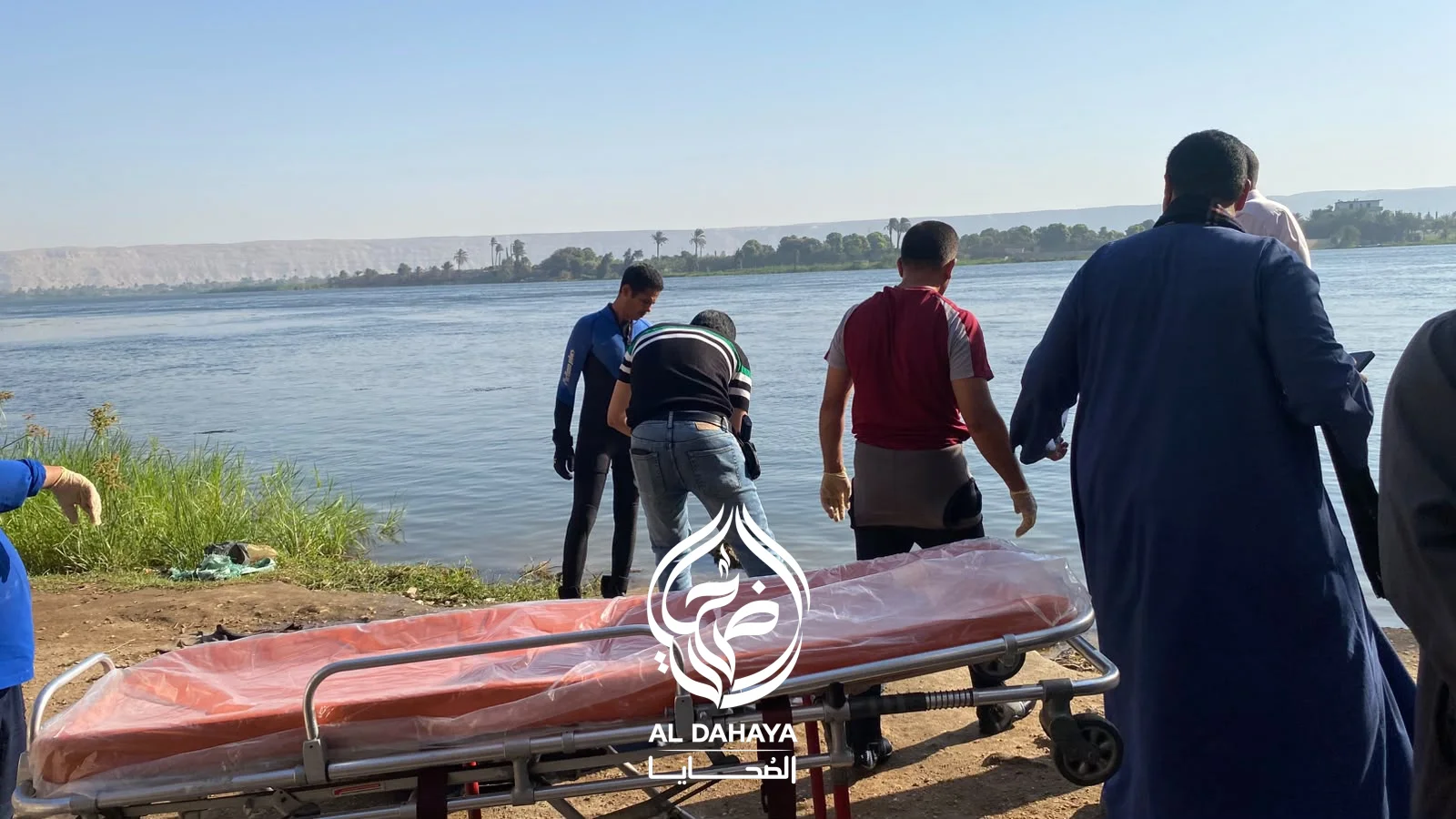صورة 5 - بالصور و الفيديو :: انتشال جثمان مجهول الهوية من مياه النيل أمام السلخانة بمركز المراغة.. 