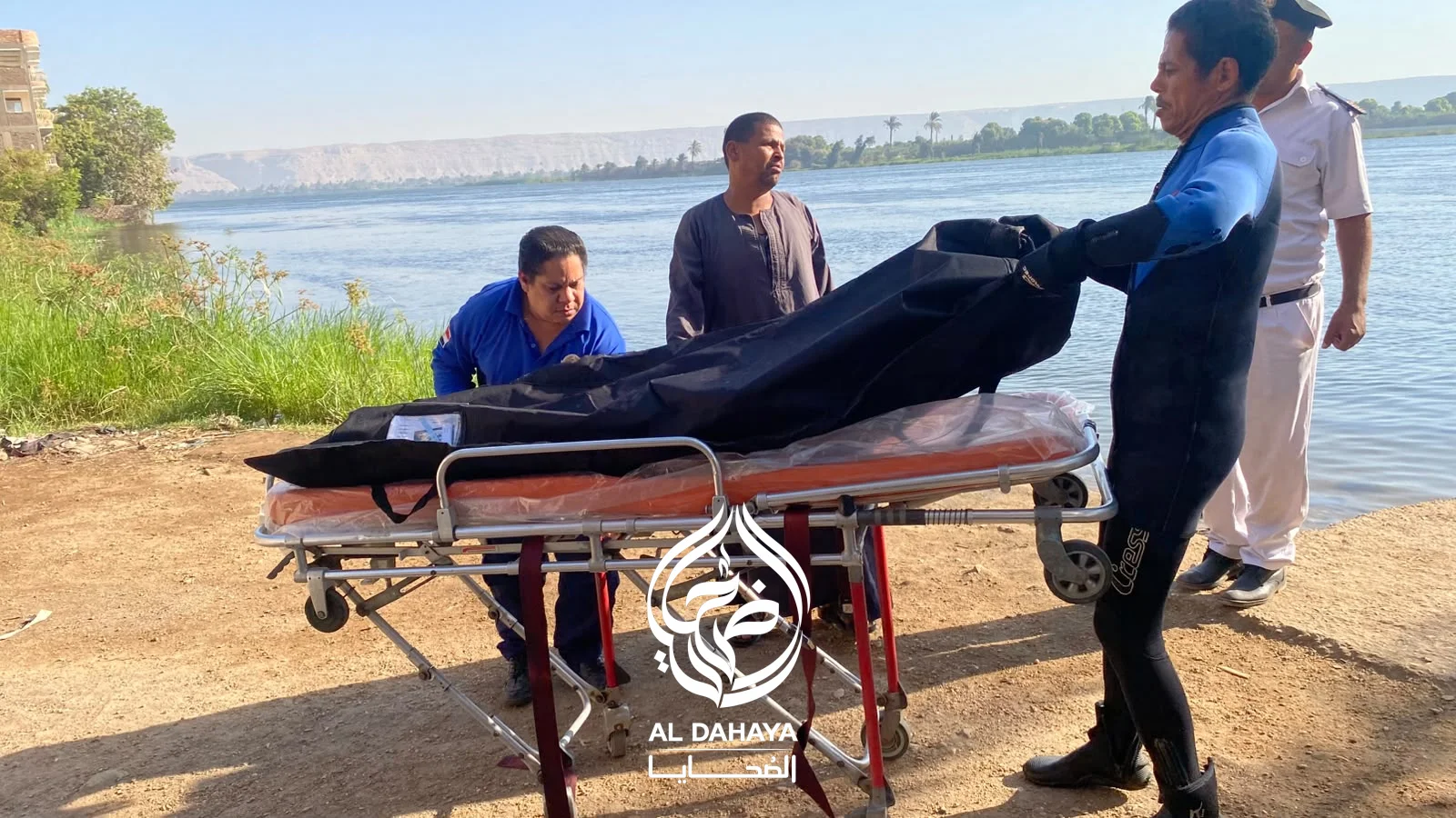 صورة 11 - بالصور و الفيديو :: انتشال جثمان مجهول الهوية من مياه النيل أمام السلخانة بمركز المراغة.. 
