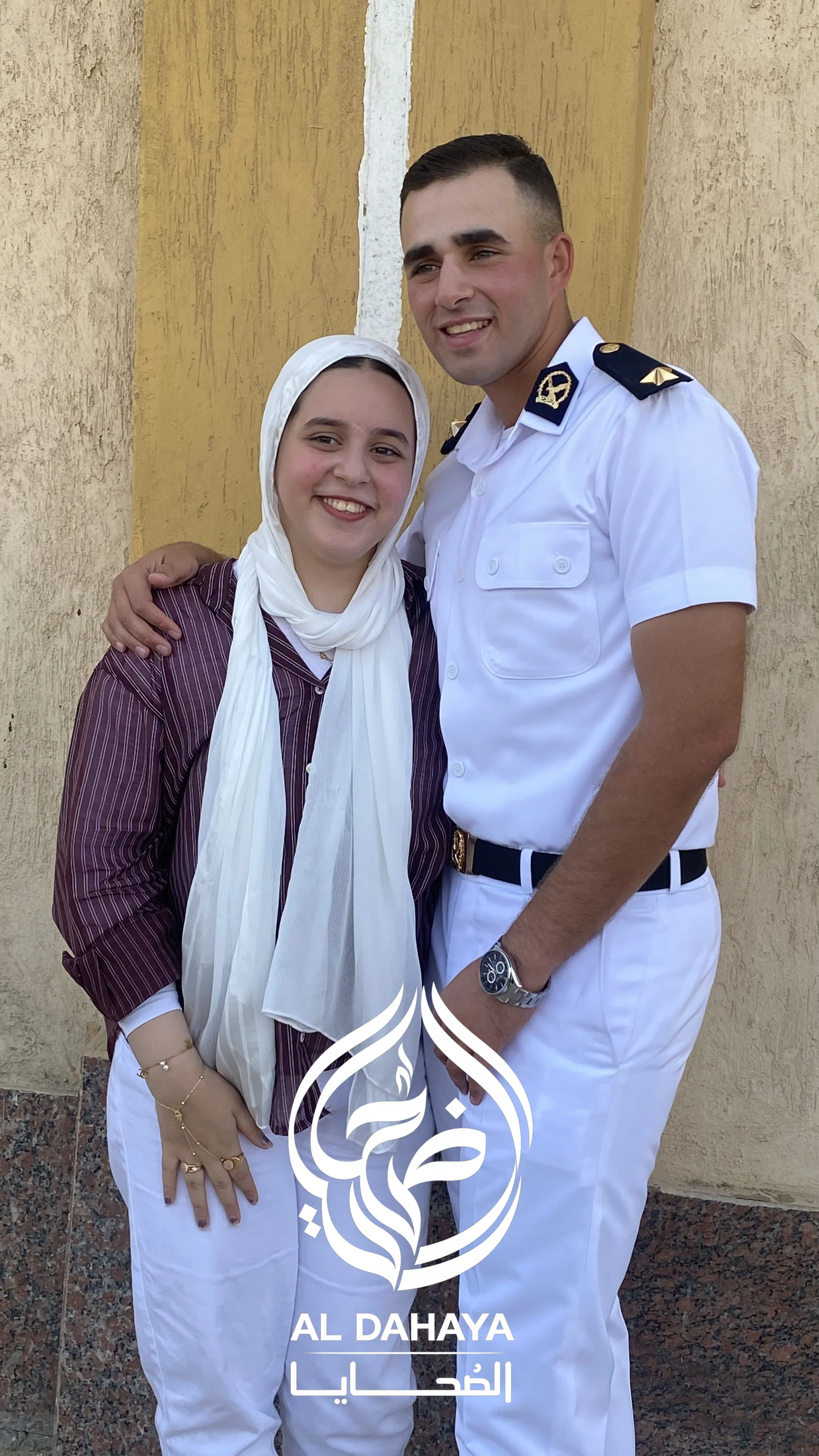 صورة 2 - 3. الإعلامي وليد أبو عقيل وأسرة موقع الضحايا يهنئون الأستاذ ياسر مصطفى أبو عقيل بتخرج نجله الملازم مصطفى من كلية الشرطة