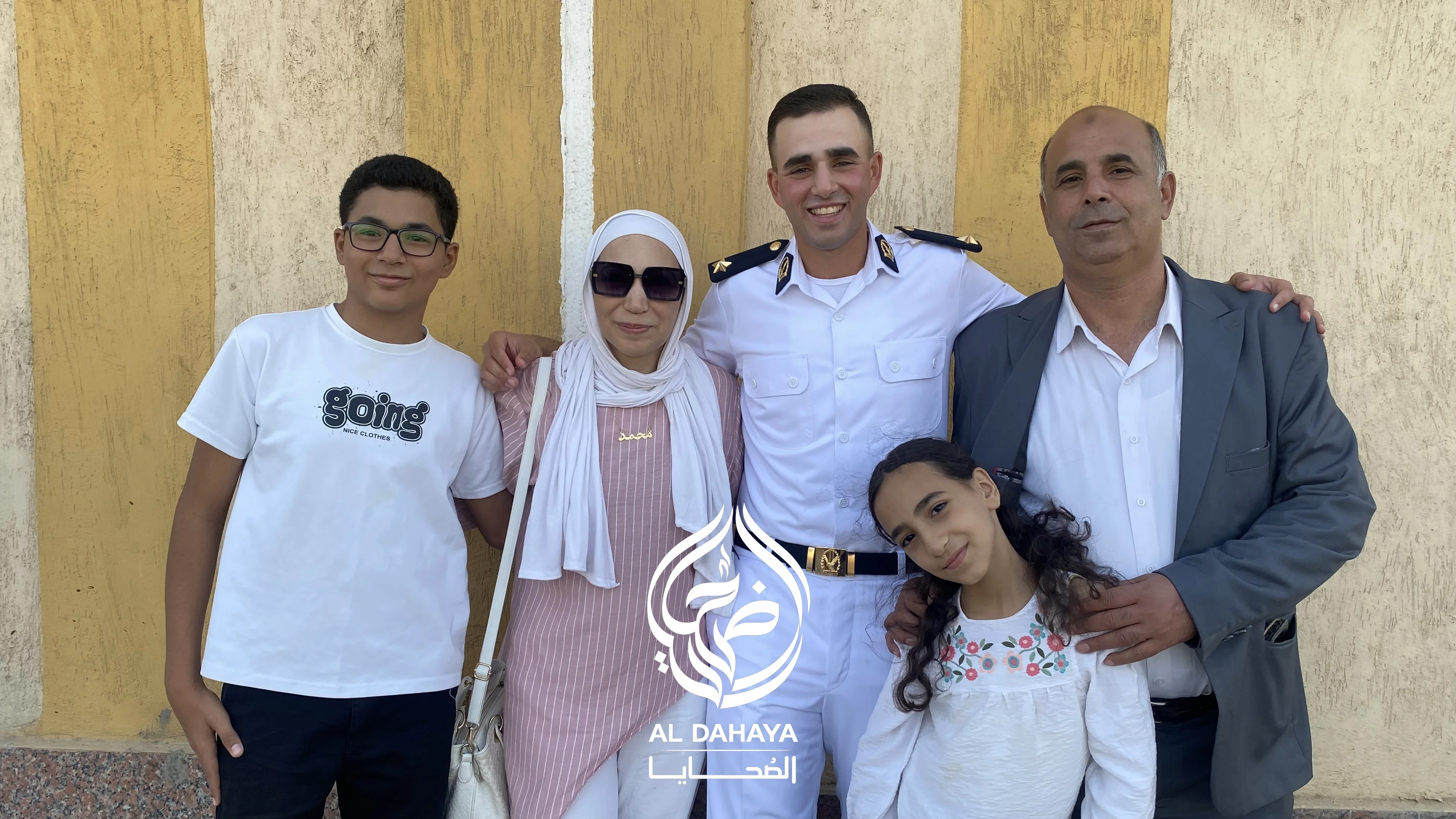 صورة 3 - 3. الإعلامي وليد أبو عقيل وأسرة موقع الضحايا يهنئون الأستاذ ياسر مصطفى أبو عقيل بتخرج نجله الملازم مصطفى من كلية الشرطة