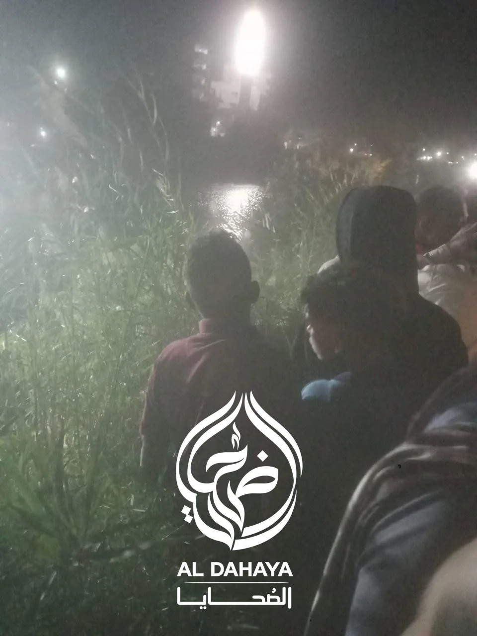 صورة 1 - بالصور | مصرع عروسين وشقيقة العروس وإصابة 3 آخرين في سقوط سيارة زفاف بترعة في سوهاج